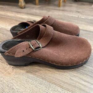 Vintage Brown Suede Clogs with Buckle